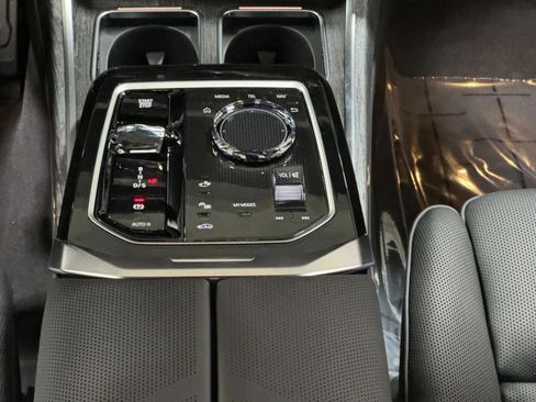New 2026 BMW 740i xDrive image 15