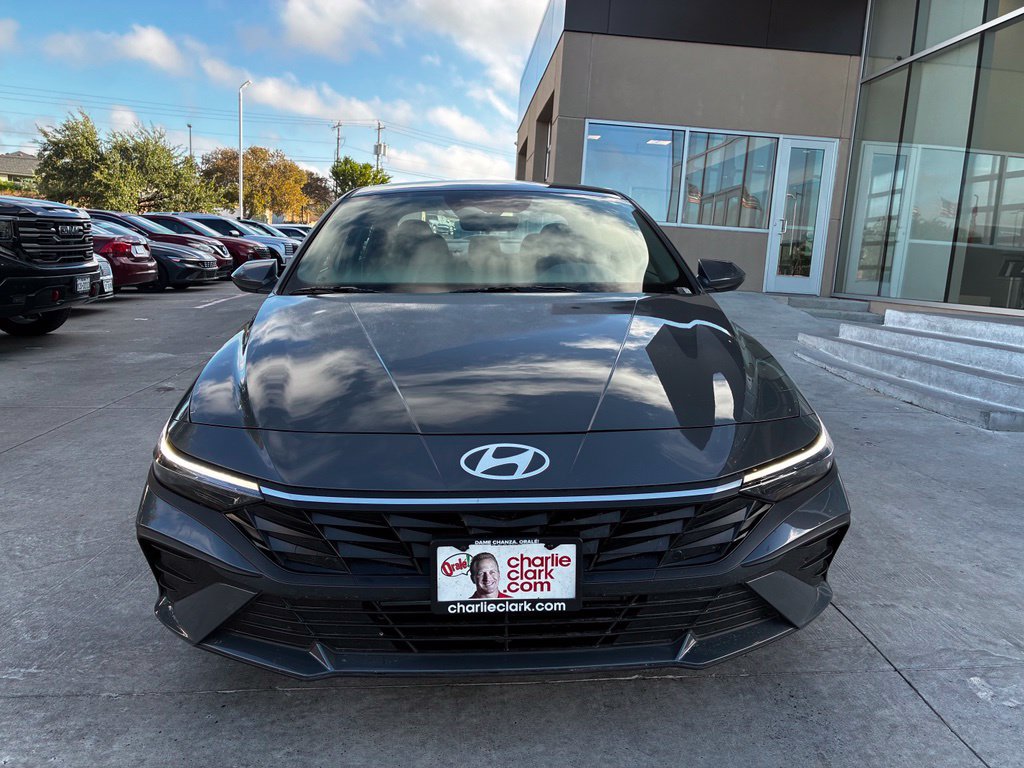 Certified 2026 Hyundai Elantra SE FWD image 8