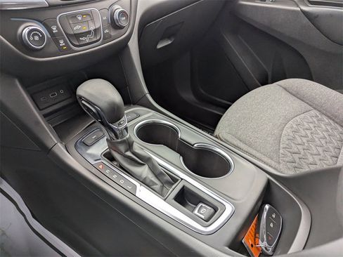 Used 2022 Chevrolet Equinox LT image 24