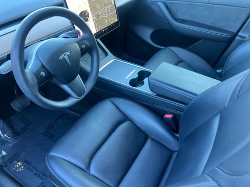 Used 2023 Tesla Model Y Long Range image 10