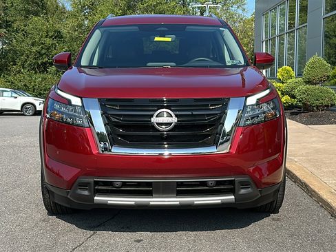Certified 2025 Nissan Pathfinder SL image 3