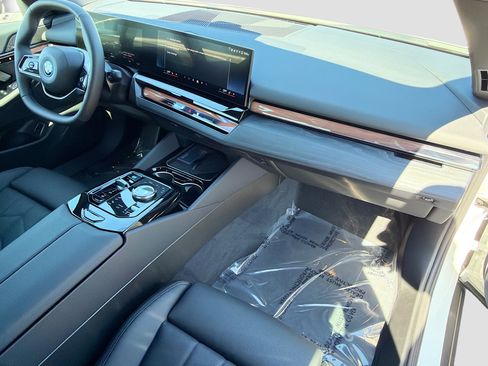 New 2026 BMW i5 eDrive40 image 14