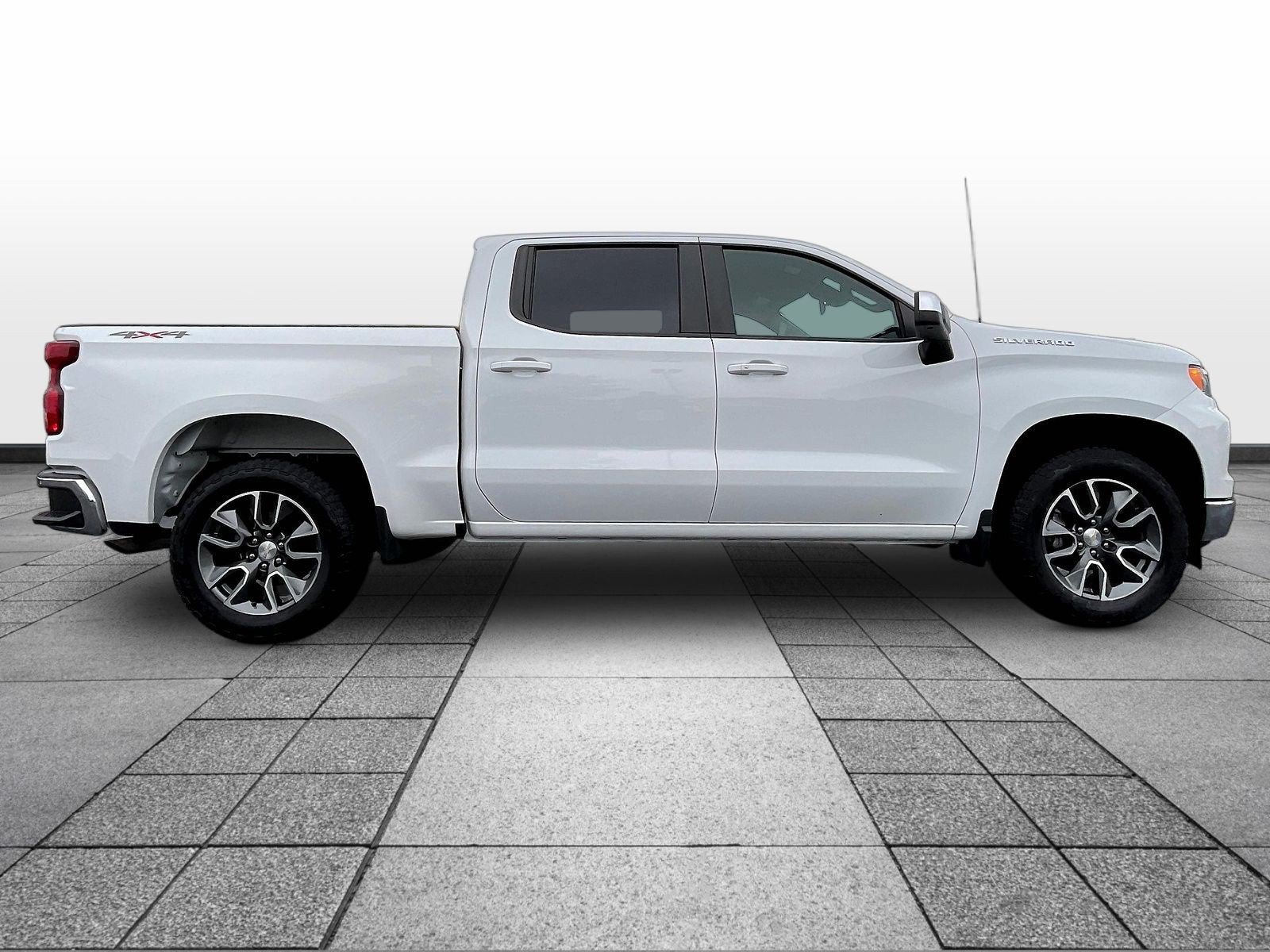 Used 2023 Chevrolet Silverado 1500 LT AWD/4WD image 4