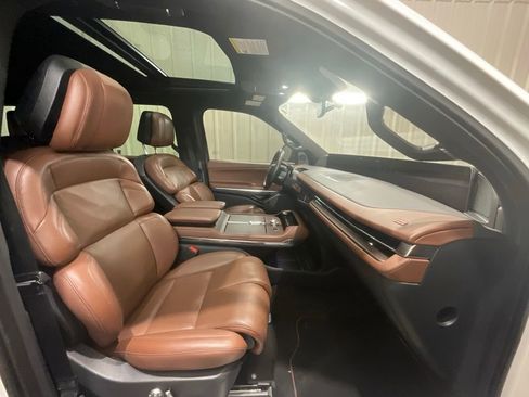 Used 2025 Lincoln Navigator Reserve AWD/4WD image 13