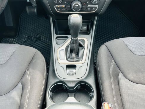 Used 2015 Jeep Cherokee Latitude w/ Cold Weather Group image 18