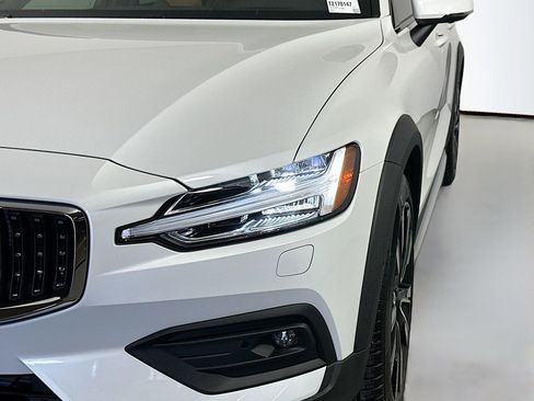 New 2026 Volvo V60 B5 Cross Country Ultra w/ Protection Package Premier image 8
