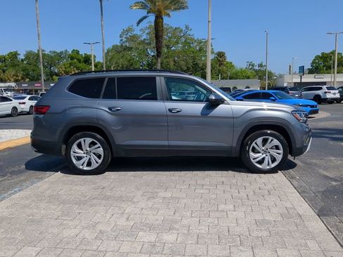 Certified 2023 Volkswagen Atlas SE image 3