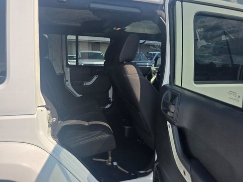 Used 2015 Jeep Wrangler Unlimited Sahara AWD/4WD image 12