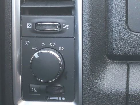 Used 2024 RAM 1500 Classic SLT AWD/4WD image 28