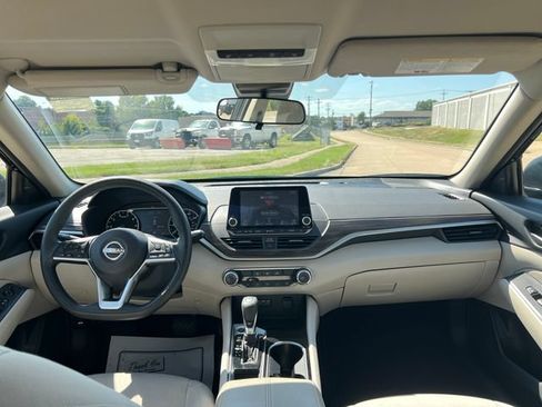Used 2024 Nissan Altima 2.5 SV FWD image 20