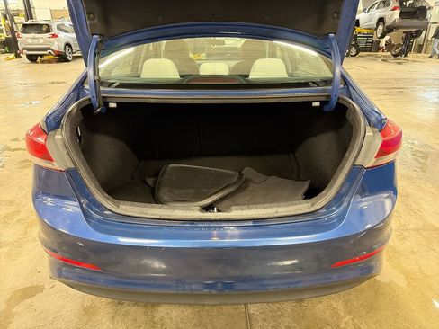 Used 2017 Hyundai Elantra SE image 32