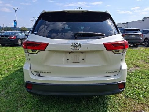 Used 2019 Toyota Highlander XLE AWD/4WD image 7