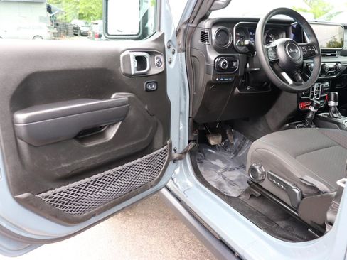 Used 2024 Jeep Wrangler Unlimited Rubicon 4xe AWD/4WD image 10
