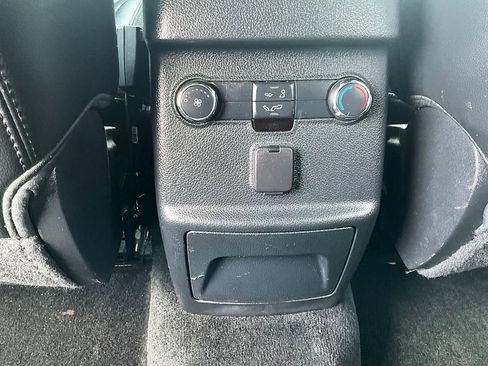 Used 2016 Ford Explorer XLT w/ Equipment Group 202A AWD/4WD image 33
