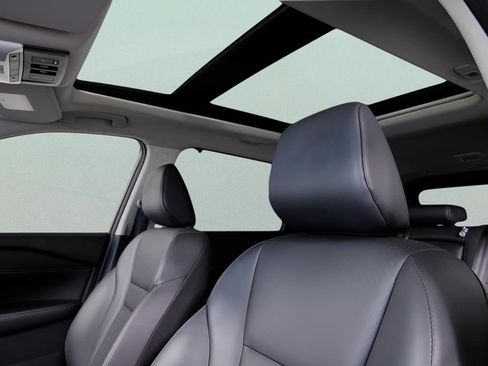 Used 2025 Nissan Rogue SV w/ SV Premium Package image 12