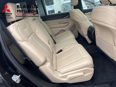 Used 2023 Jeep Grand Cherokee L Limited w/ Black Appearance Package image 41