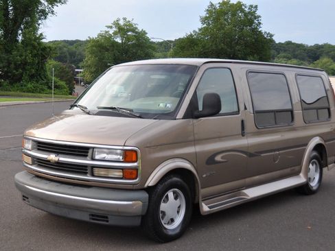 Used 1996 Chevrolet Express 1500 image 2