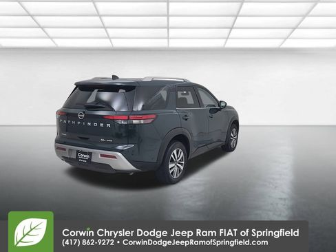 Used 2025 Nissan Pathfinder SL image 14