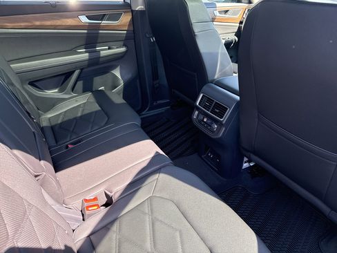 Used 2026 Volkswagen Atlas SE FWD image 25