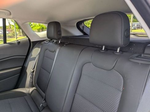 Used 2025 Chevrolet Trax LT FWD image 27