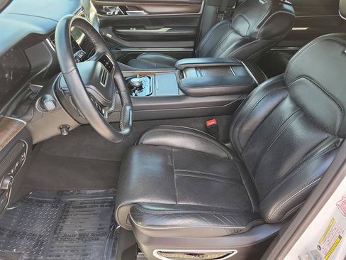 Used 2023 Jeep Grand Wagoneer Series II AWD/4WD image 3