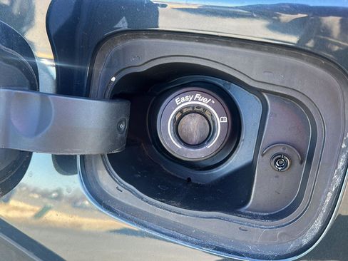 Used 2023 Ford Explorer XLT image 10