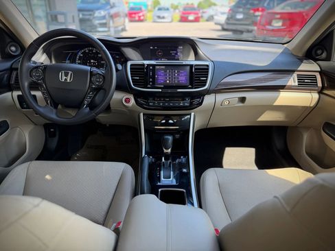 Used 2017 Honda Accord EX-L image 9