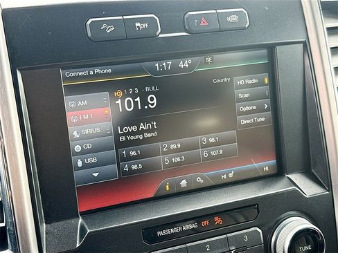 Used 2015 Ford F150 Platinum w/ Equipment Group 701A Luxury image 15