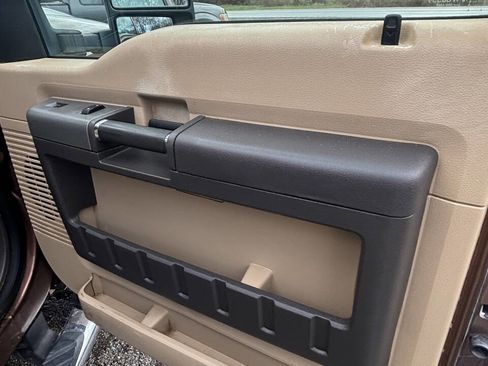 Used 2012 Ford F250 Lariat w/ Lariat Interior Pkg image 7