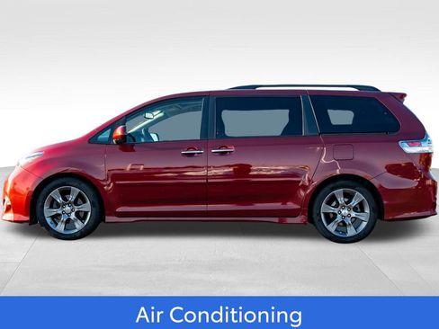 Used 2016 Toyota Sienna SE Premium image 4