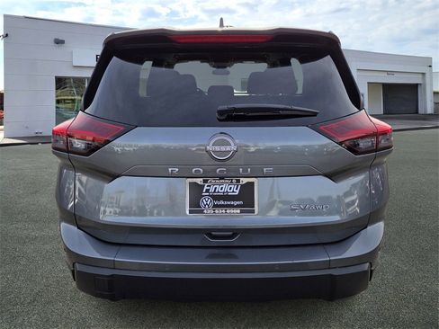 Used 2024 Nissan Rogue SV image 4