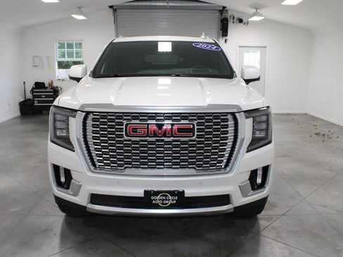 Used 2024 GMC Yukon XL Denali w/ Denali Reserve Package AWD/4WD image 3