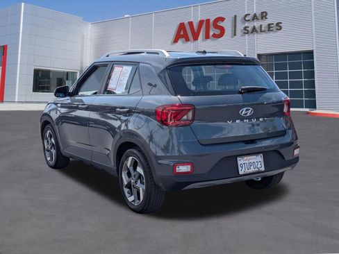 Used 2025 Hyundai Venue SEL FWD image 9