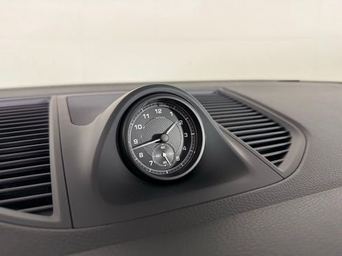 New 2026 Porsche Macan image 30