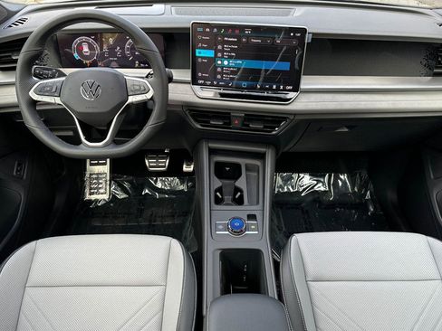 New 2026 Volkswagen Tiguan SE R-Line image 12