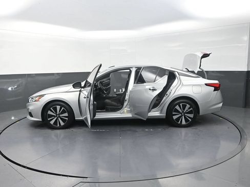 Used 2022 Nissan Altima 2.5 SV AWD/4WD image 34
