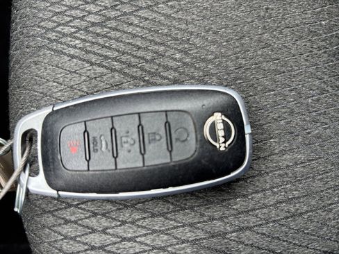 Used 2025 Nissan Rogue SV FWD image 27
