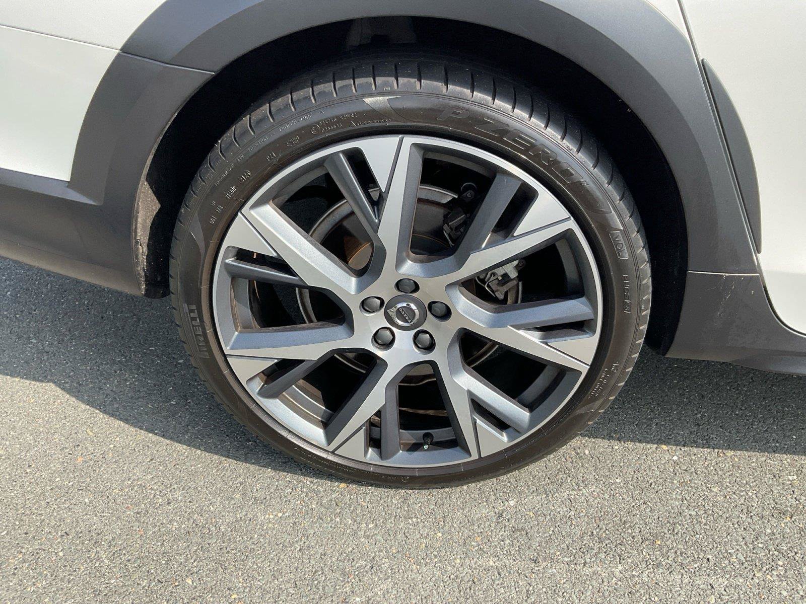 Certified 2025 Volvo V90 B6 Cross Country Ultra AWD/4WD image 16