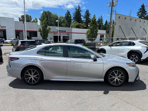 Used 2024 Toyota Camry SE AWD/4WD image 3