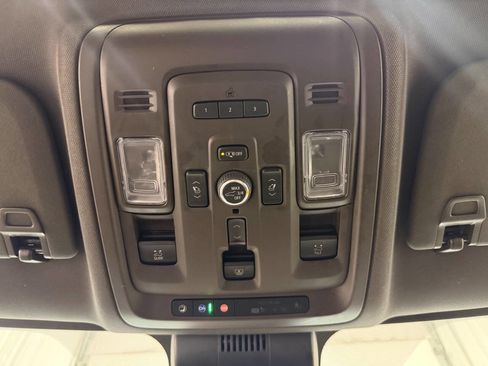 Used 2023 GMC Yukon XL SLT w/ SLT Premium Package AWD/4WD image 20