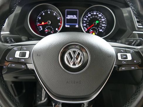 Used 2018 Volkswagen Tiguan SE AWD/4WD image 16