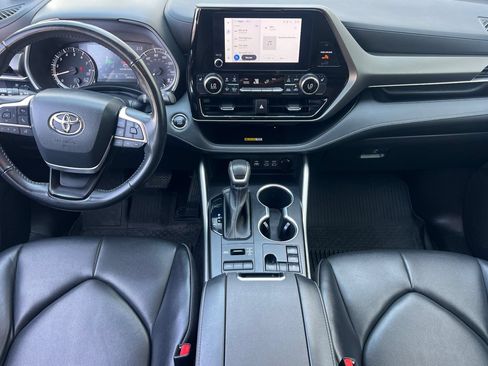 Used 2023 Toyota Highlander XLE AWD/4WD image 10