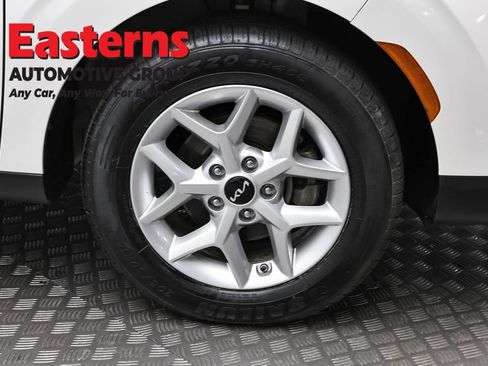 Used 2025 Kia Soul LX w/ LX Technology Package FWD image 31