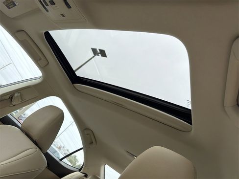 Used 2016 Lexus ES 350 w/ Premium Package w/Wood Trim image 37