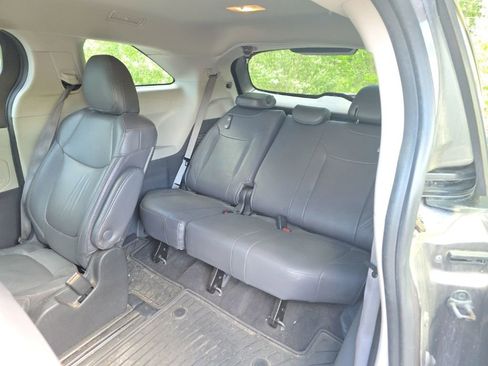 Used 2022 Toyota Sienna LE w/ LE Plus Package AWD/4WD image 13