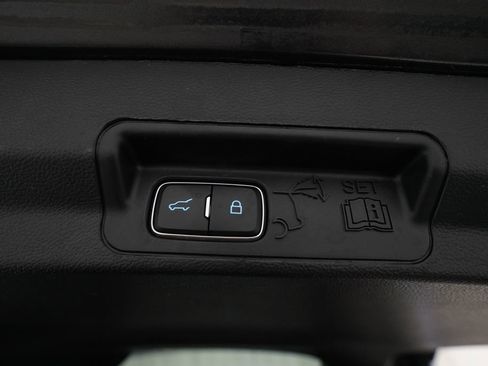 Used 2020 Ford Explorer XLT w/ Equipment Group 202A AWD/4WD image 15