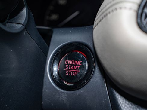 Certified 2023 Honda HR-V LX image 31