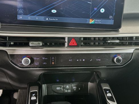 Used 2024 Kia Sorento S image 24