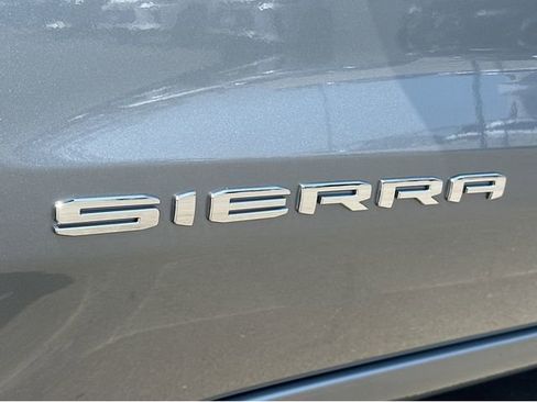 Used 2026 GMC Sierra 1500 SLT AWD/4WD image 17