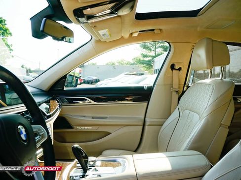 Used 2016 BMW 750i xDrive AWD/4WD image 19